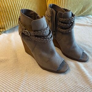 Madden Girl Deenverr Peep-toe Wedge, size 6.5